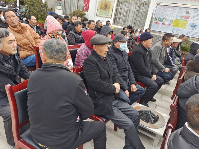 沾益龍華：巡回法庭進社區(qū) 以案普法入民心2.jpg